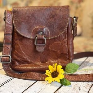 Certified Buffalo Leather Crossbody Bag with Vintage Appeal